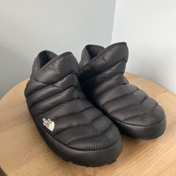 The North Face Black Quilted Women's Shoes - Picture 2 of 6